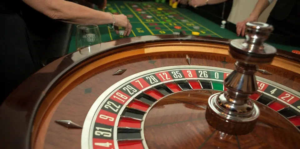 A roulette wheel with the numbers 1 2 3 4 5 6 7 8 9 and one of them being played.